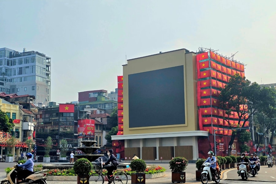 Quảng trường Đông Kinh Nghĩa Thục 'lột xác' như thế nào sau khi phá dỡ 'Hàm cá mập'?