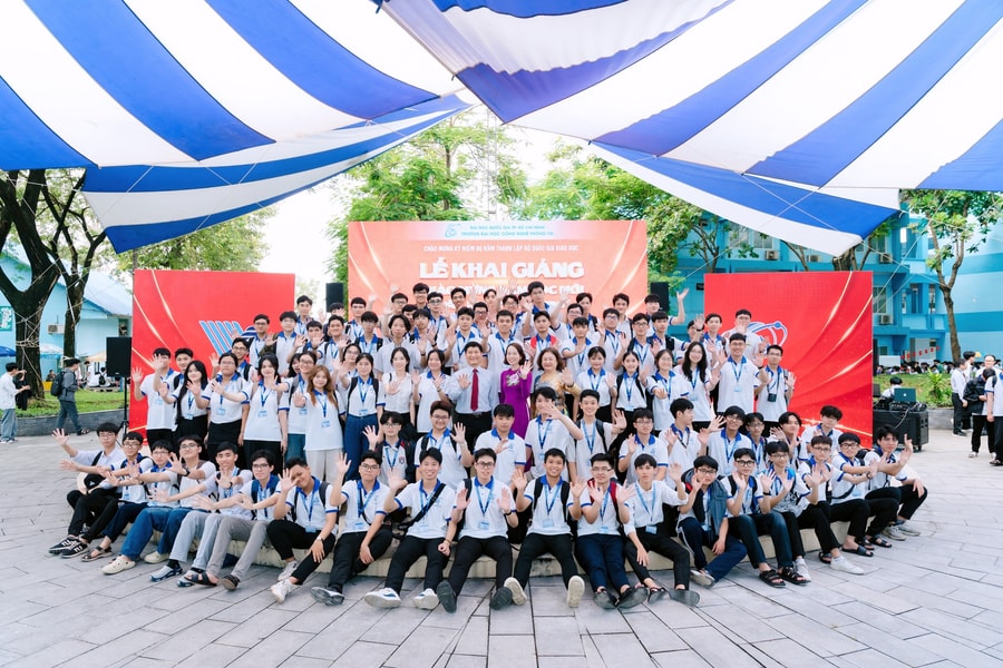 Vì sao 99,5% sinh viên 1 trường Quốc gia tốt nghiệp, nhưng chỉ hơn nửa ra trường đúng hạn?