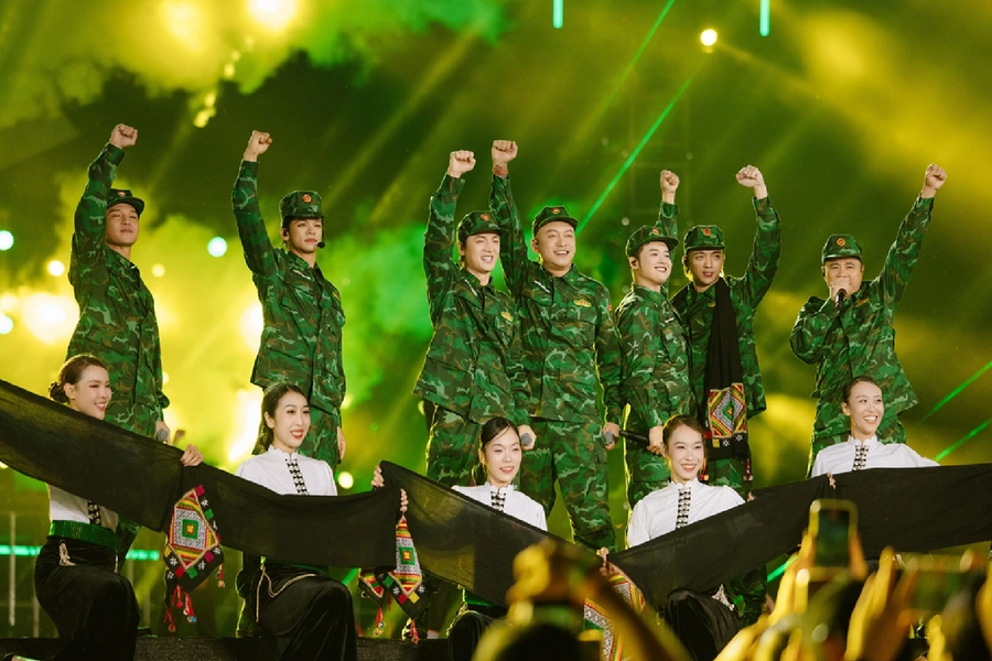 'Anh trai vượt ngàn chông gai' khép lại hành trình 500 ngày bằng đêm nhạc bùng nổ tại TP.HCM