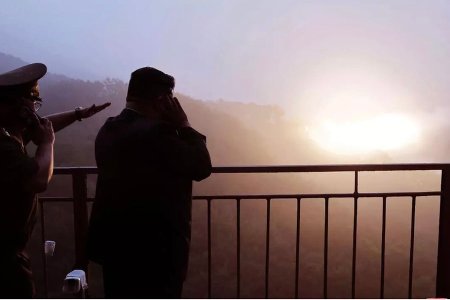 Ông Kim Jong Un tiếp tục giám sát cuộc thử nghiệm động cơ tên lửa nhiên liệu rắn mới