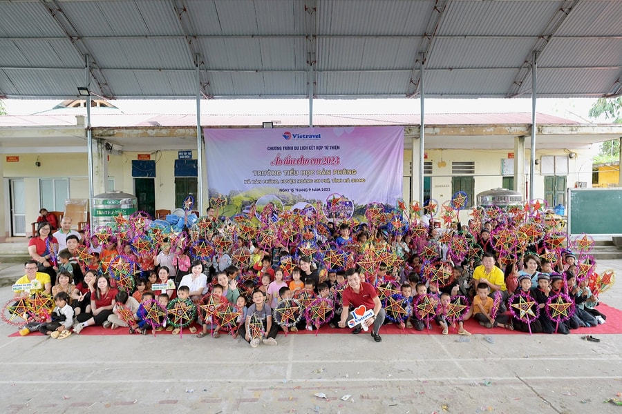 30 năm Vietravel – Hơn một thập kỷ ‘Áo ấm cho em’ lan tỏa yêu thương