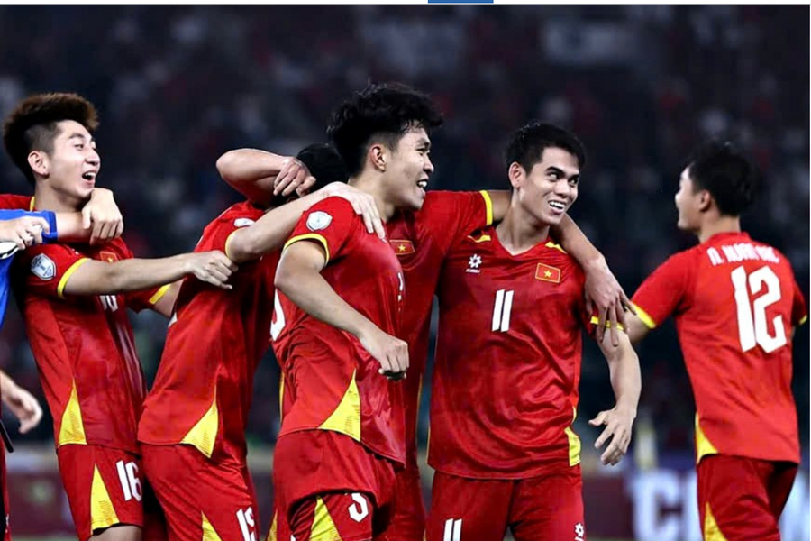 FIFA mượn 'Mưa Đỏ' để chúc mừng U23 Việt Nam giành vé dự VCK châu Á 2026
