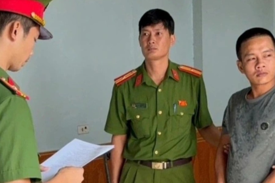 Bắt tạm giam người cha nhẫn tâm ngược đãi hai con ruột