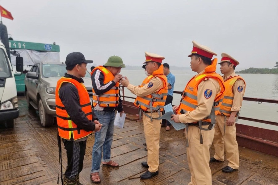 Hưng Yên tăng cường kiểm soát an toàn giao thông đường thủy trong mùa mưa bão