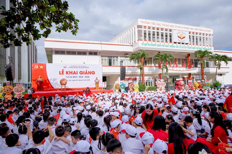 Trường đuổi học do đi nước ngoài, Sở GD&ĐT yêu cầu cho học sinh đi học trở lại