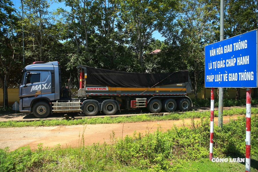 Hơn 3.300 xe quá tải bị xử lý trong một tháng cao điểm kiểm soát vận tải