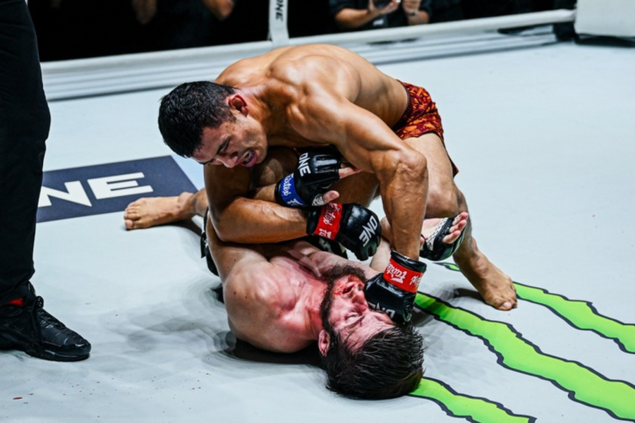 Võ sĩ Akbar Abdullaev bảo vệ thành công ngôi vô địch hạng lông ONE Championship