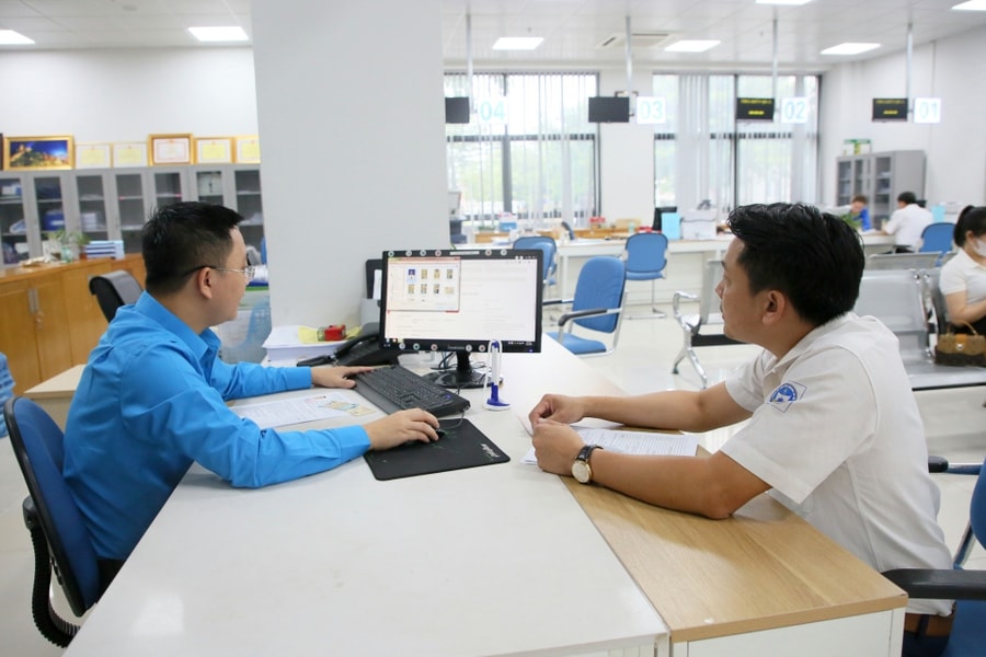 Phấn đấu hết năm 2025 có 40% dân số trưởng thành sử dụng dịch vụ công trực tuyến