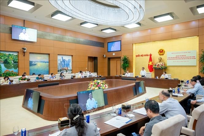 Hoàn thiện thể chế pháp luật về bảo vệ môi trường