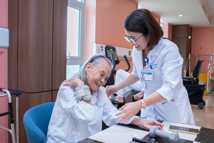 Thứ trưởng Trần Văn Thuấn: 'Mục tiêu 10 năm tới – miễn viện phí, thẻ BHYT đến tay 100% người dân'