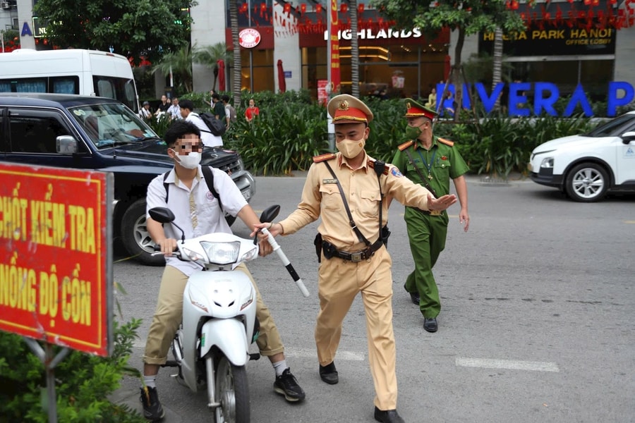 Hà Nội mở cao điểm xử lý học sinh vi phạm giao thông kéo dài 1 tháng