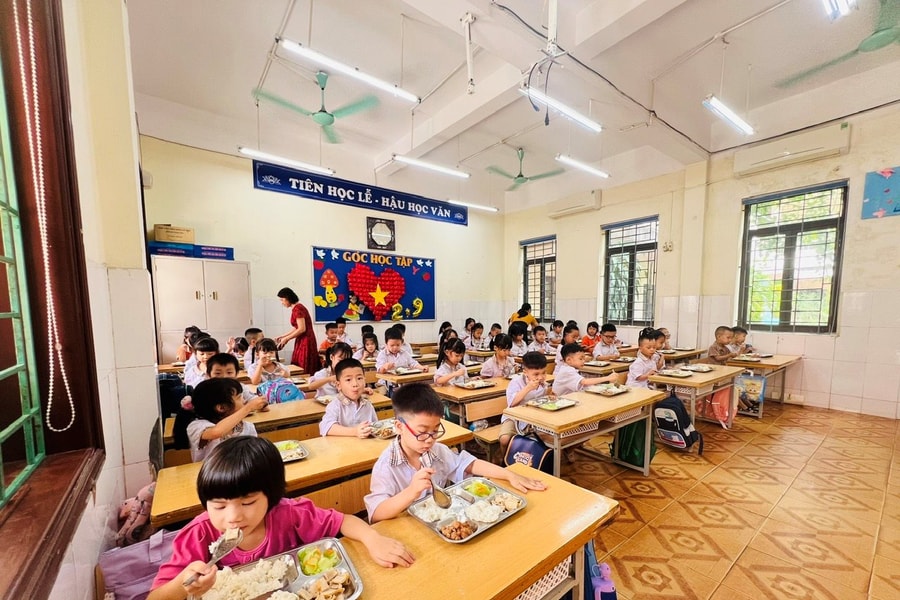 Học sinh tiểu học Hà Nội ăn gì với 3.000 tỷ đồng hỗ trợ bữa trưa bán trú?