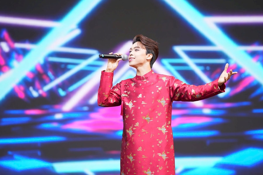 Lưu Quốc Vượng cùng tiếng hát Việt Nam ngân vang tại Liên hoan Vũ điệu Văn hoá Quốc tế