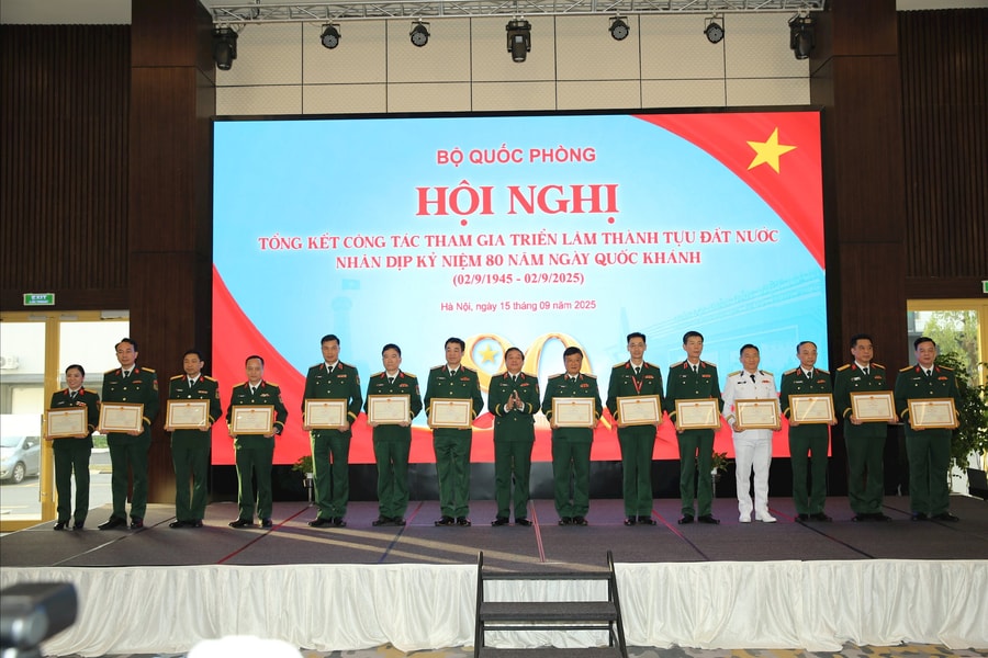 Triển lãm Thành tựu đất nước: Bộ Quốc phòng ghi dấu ấn sáng tạo, hiện đại, truyền cảm hứng