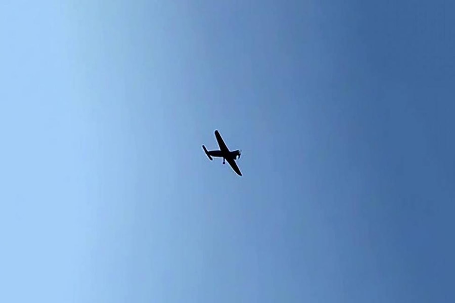 Ukraine phóng hàng trăm UAV, tấn công nhà máy lọc dầu lớn của Nga