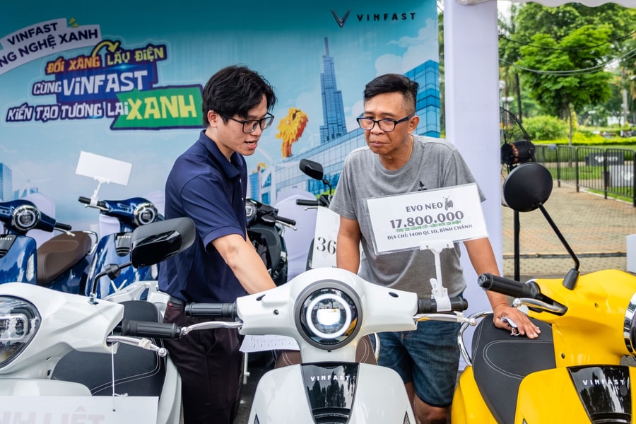 Năm học mới, phụ huynh và học sinh rộn ràng “chốt đơn” VinFast Evo Lite Neo