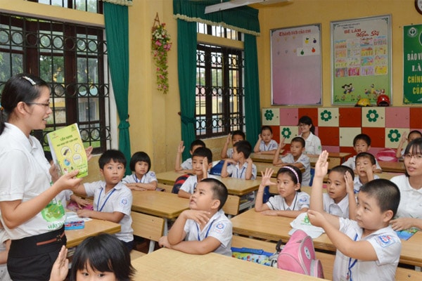 Tổ chức triển khai kịp thời chủ trương miễn học phí, hỗ trợ bữa ăn trưa cho học sinh