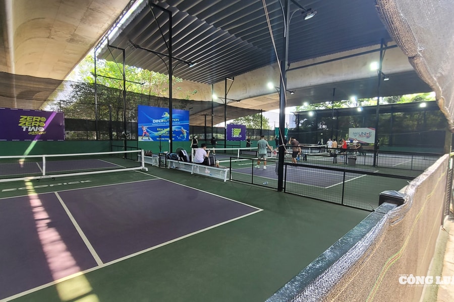 Sân Pickleball hoạt động dưới gầm cầu Bắc Hưng Hải