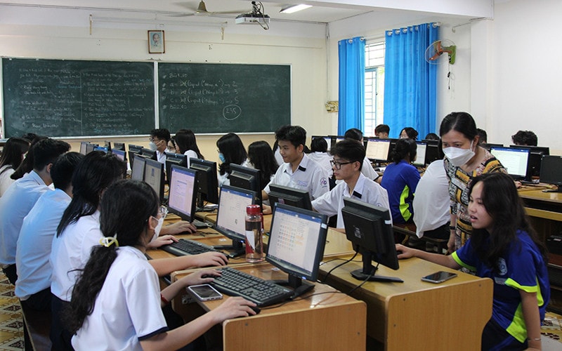 Chuyển đổi số toàn diện, phổ cập và ứng dụng mạnh mẽ công nghệ số, trí tuệ nhân tạo trong giáo dục và đào tạo