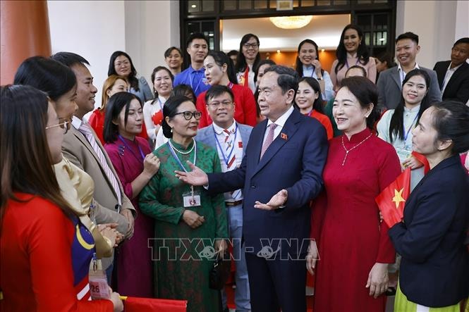 Chủ tịch Quốc hội gặp gỡ cộng đồng người Việt Nam tại Malaysia