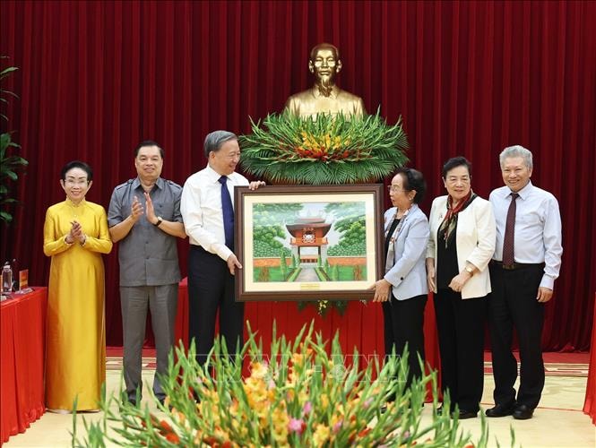 Tổng Bí thư Tô Lâm gặp mặt Ban Thường vụ Trung ương Hội Khuyến học Việt Nam