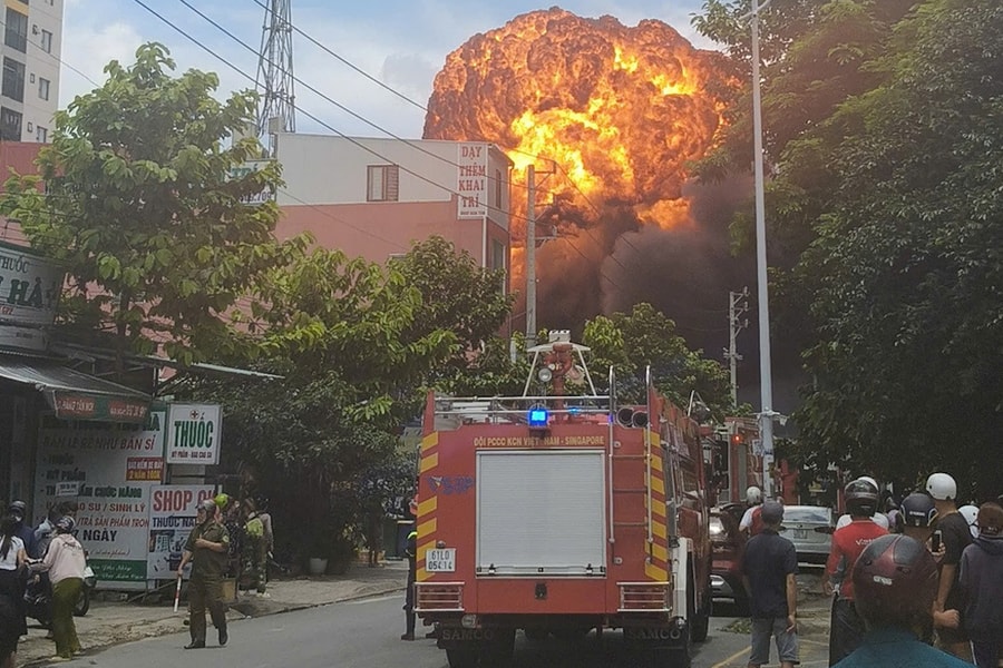 Chưa công bố danh tính 3 người nghi bị kẹt trong vụ cháy xưởng tại TP HCM