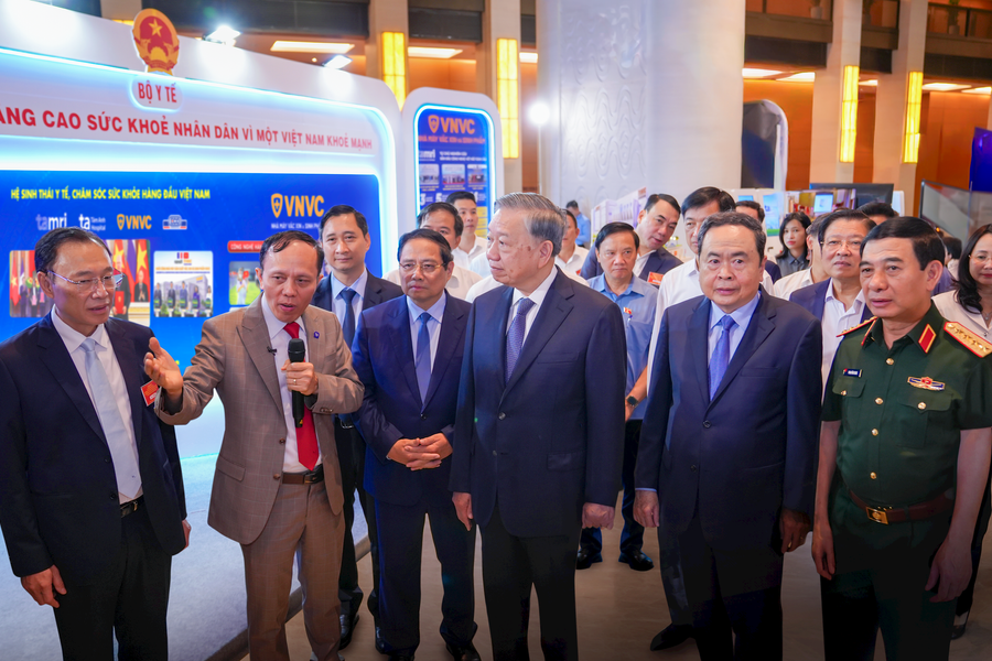 Bệnh viện Đa khoa Tâm Anh giới thiệu công nghệ Robot, AI tại tòa nhà Quốc hội