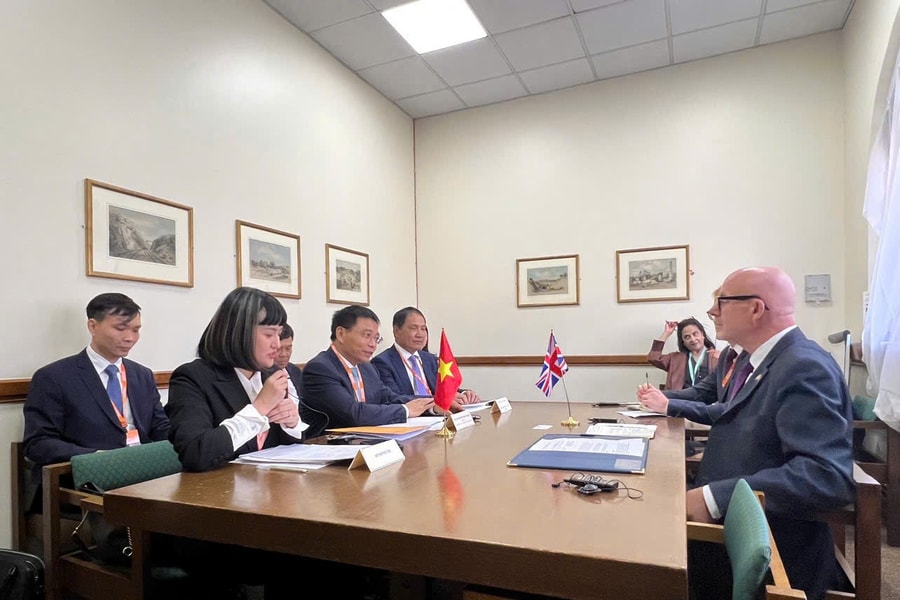 Vương quốc Anh sẵn sàng hỗ trợ Việt Nam xây dựng Trung tâm Tài chính Quốc tế