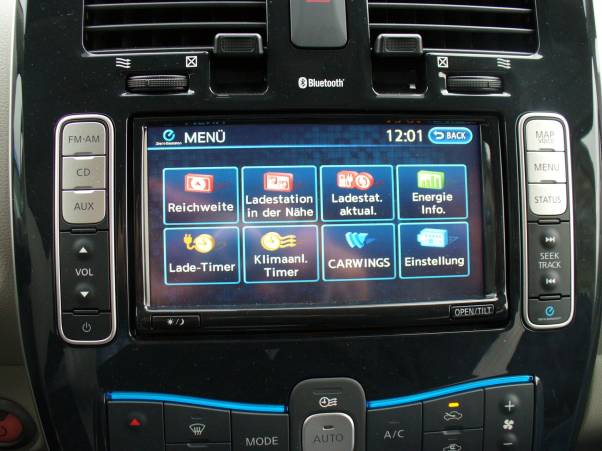 Màn hình cảm ứng trên xe có thể gây tai nạn không đáng có, cách để phòng tránh