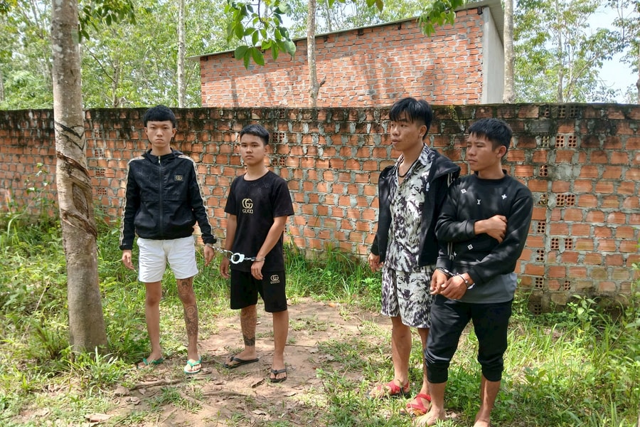 Quảng Ngãi: Nhóm thanh thiếu niên thuê xe ô tô, dùng hung khí chặn đường cướp tài sản