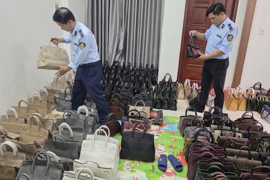 Gia Lai: Phát hiện 1 cơ sở kinh doanh hàng trăm sản phẩm giả mạo các nhãn hiệu nổi tiếng