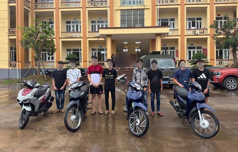 'Nhầm lẫn' đối thủ, nhóm thanh niên chèn ép xe khiến 3 người dân bị thương nặng