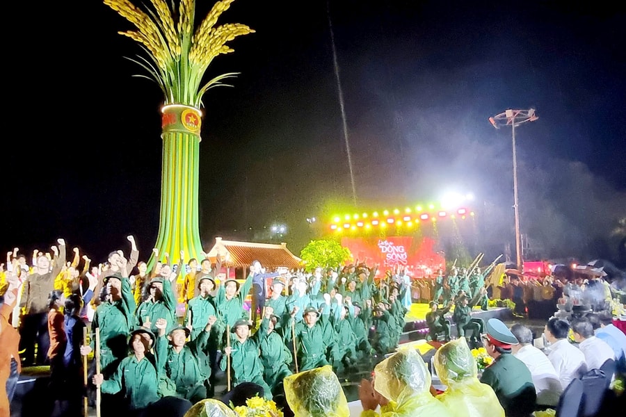 Lời tri ân từ “Dòng sông hoa lửa” tại Bến phà II Long Đại