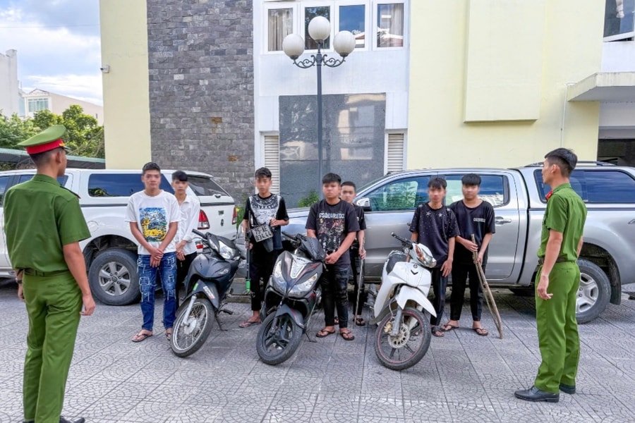 Huế: Bắt nhóm thiếu niên cướp tài sản trong đêm