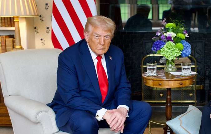 Tổng thống Mỹ kêu gọi siết chặt truyền thông, xem xét tước giấy phép nhiều nhà đài