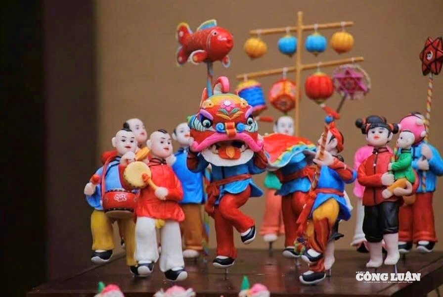 Nghệ nhân trẻ mang tò he 'có một không hai' vào phố cổ Hà Nội