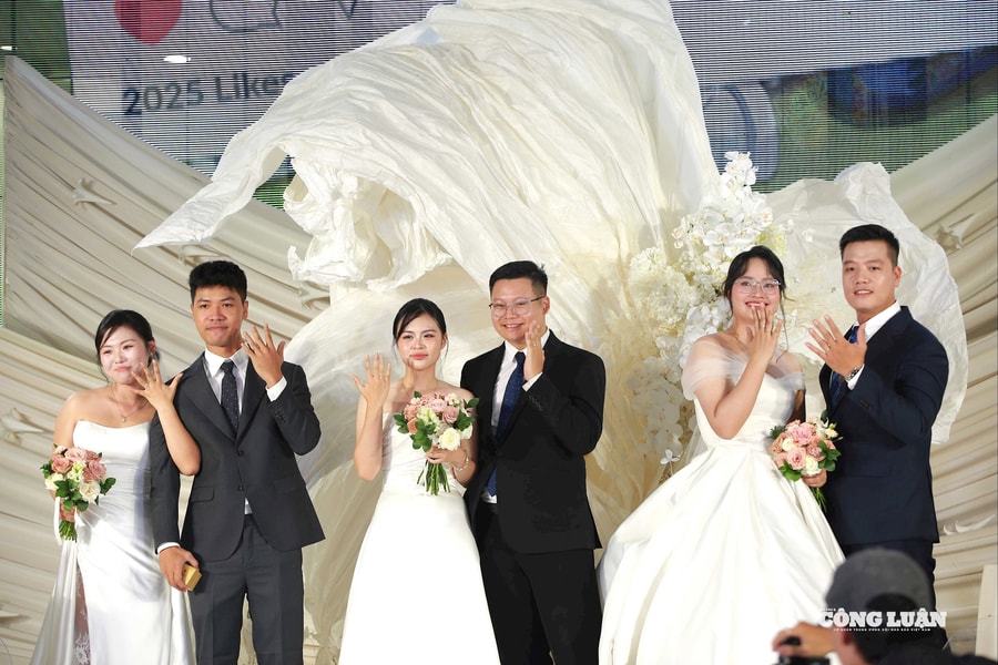 Dấu ấn đáng nhớ của các đôi uyên ương tại lễ cưới tập thể với chủ đề ‘Bên nhau, mình là Nhà’