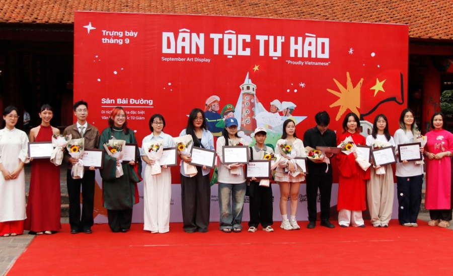 Khai mạc trưng bày tranh 'Dân Tộc Tự Hào' tại Văn Miếu - Quốc Tử Giám