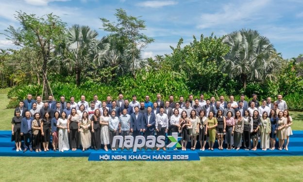 Napas vinh danh các đơn vị trung gian thanh toán tại Hội nghị khách hàng 2025