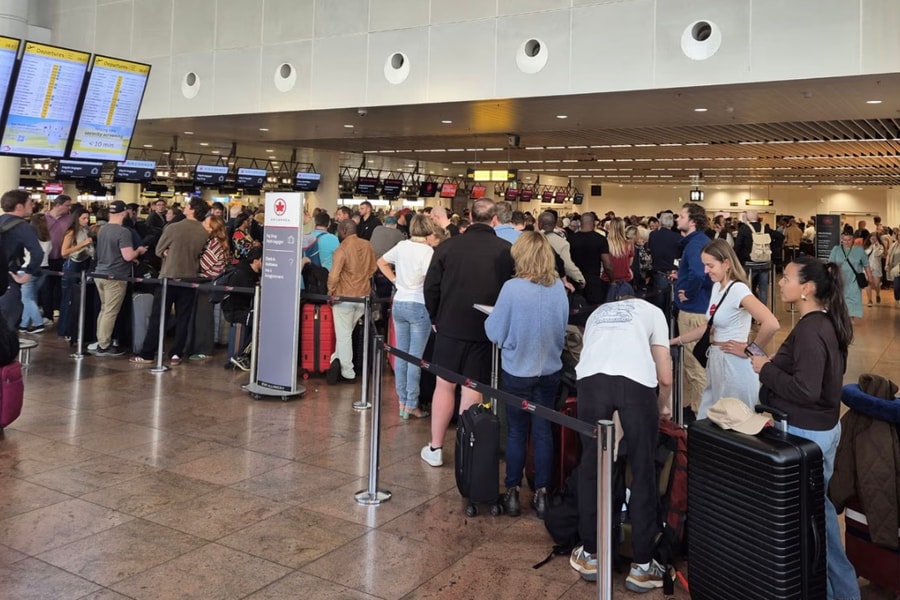 Các sân bay châu Âu chật vật khắc phục sau vụ tấn công mạng