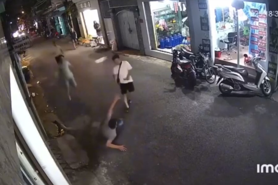 TP. HCM: Đã triệu tập 2 thanh niên đuổi đánh người đàn ông đến bất tỉnh