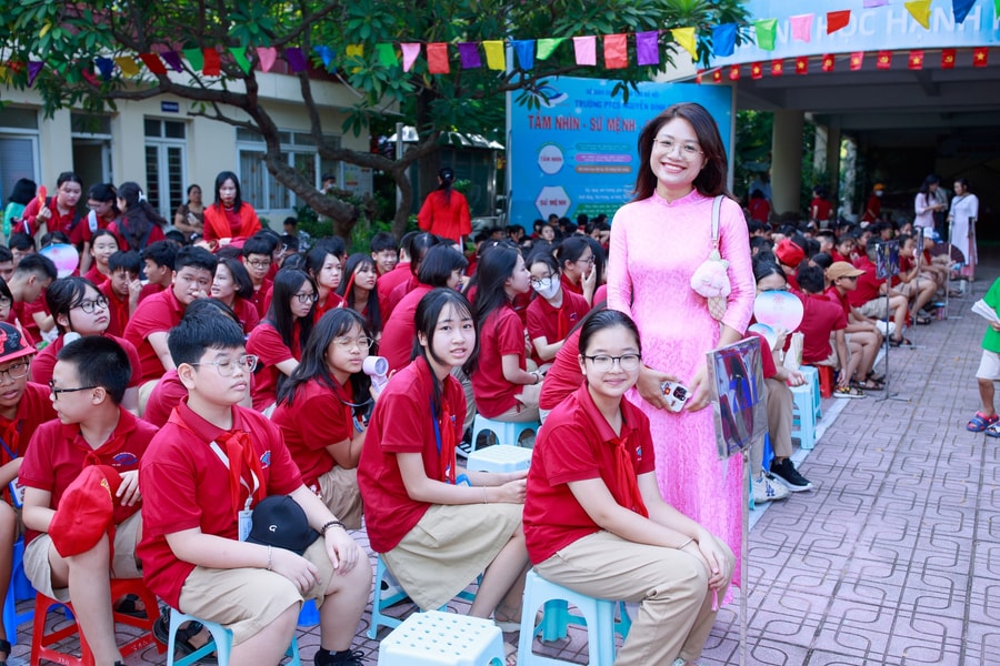 Vì sao phụ huynh vẫn nặng gánh các khoản thu 'tự nguyện' dù miễn học phí?