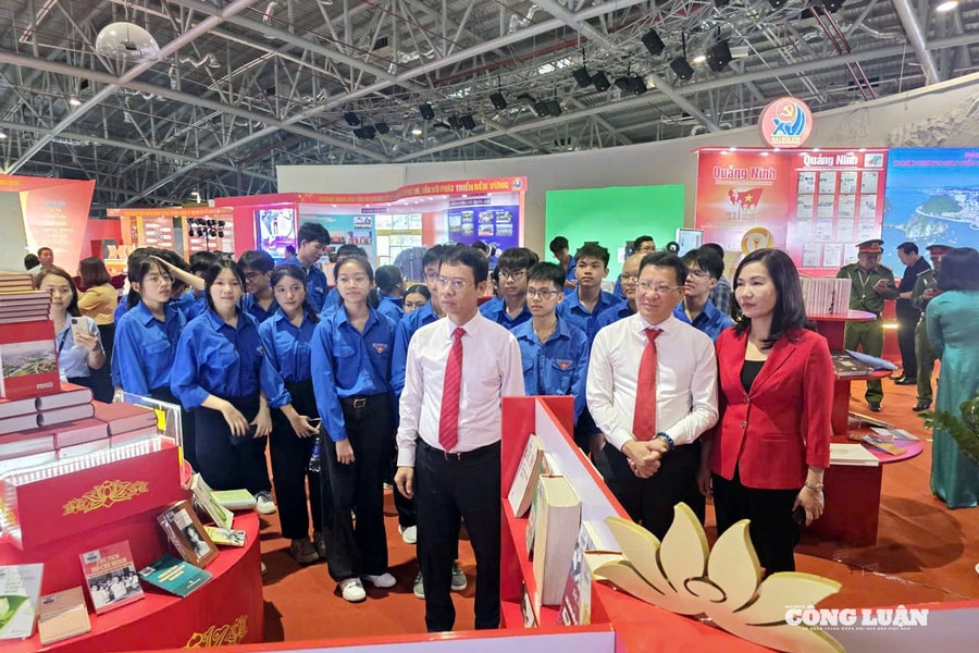 Quảng Ninh: Triển lãm, tái hiện lịch sử bằng hiện vật và công nghệ hiện đại