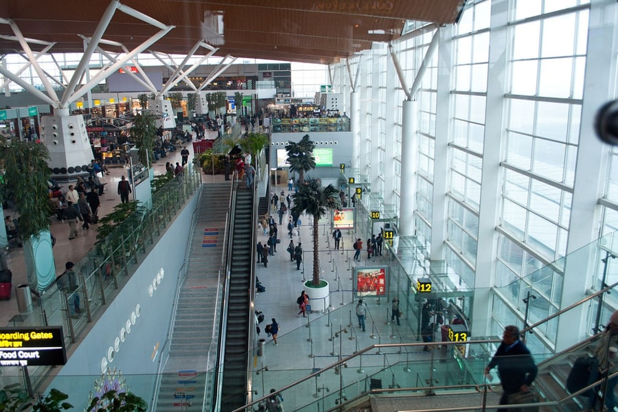 Cậu bé Afghanistan trốn trong khoang bánh máy bay đến Ấn Độ