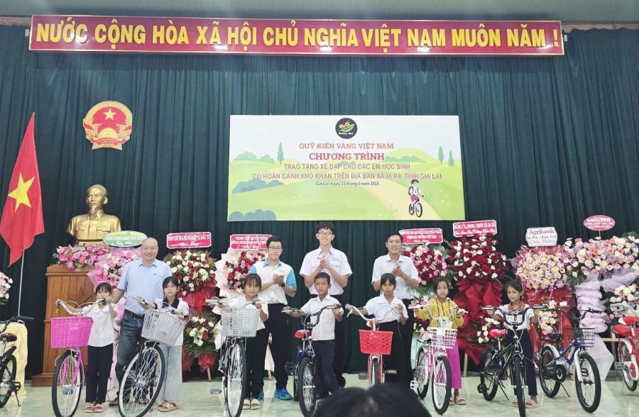 Quỹ Kiến Vàng Việt Nam trao tặng 65 xe đạp cho học sinh nghèo tại Gia Lai