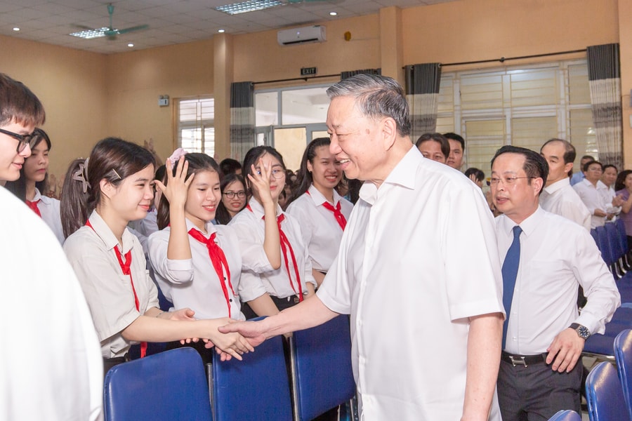 Nóng: Giáo viên dạy thêm giờ được trả 150% lương, tối đa 200 tiết mỗi năm