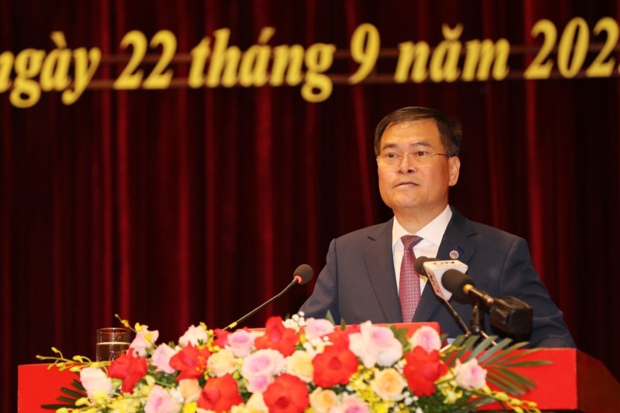 Phê chuẩn ông Bùi Văn Khắng giữ chức vụ Chủ tịch UBND tỉnh Quảng Ninh