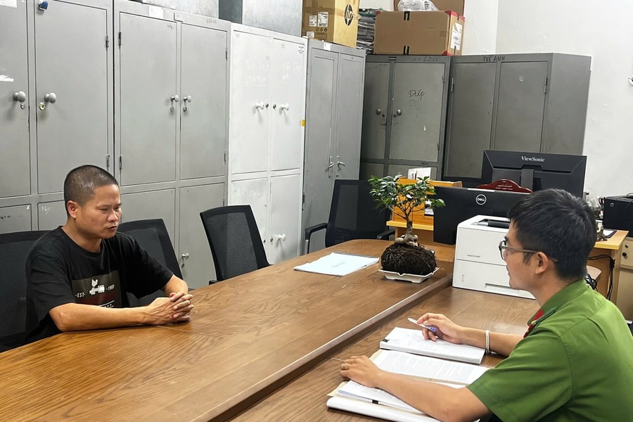 Điều tra, bắt giữ nhóm đối tượng xả chất thải xuống sông Tô Lịch