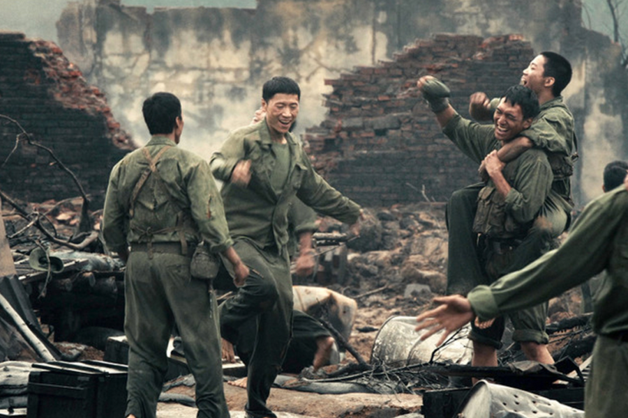 Đạo diễn Đặng Thái Huyền xúc động khi 'Mưa đỏ' chạm mốc doanh thu lịch sử, chuẩn bị rời rạp