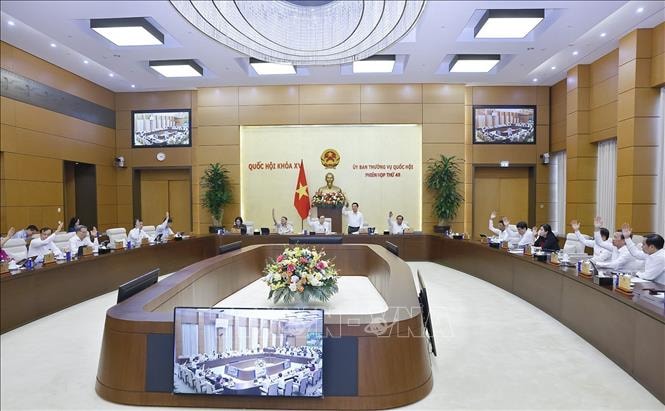 Thông qua Nghị quyết ban hành Quy chế tổ chức và hoạt động của Đoàn Hội thẩm